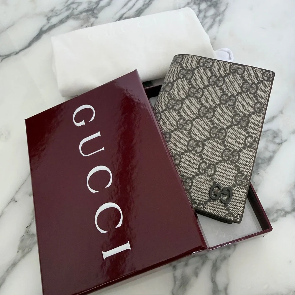 Gucci GG Supreme Canvas Bifold Passport Case Wallet Brown 795229